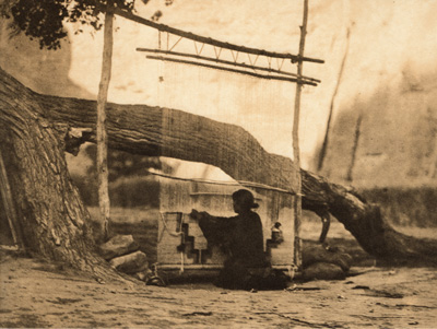 THE BLANKET WEAVER – NAVAHO EDWARD CURTIS NORTH AMERICAN INDIAN PHOTO